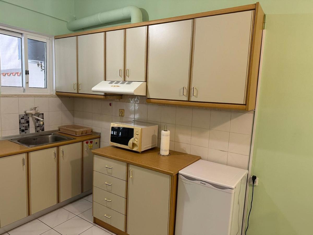 La Vita Apartments-Near Airport & Sea Артемида Екстериор снимка