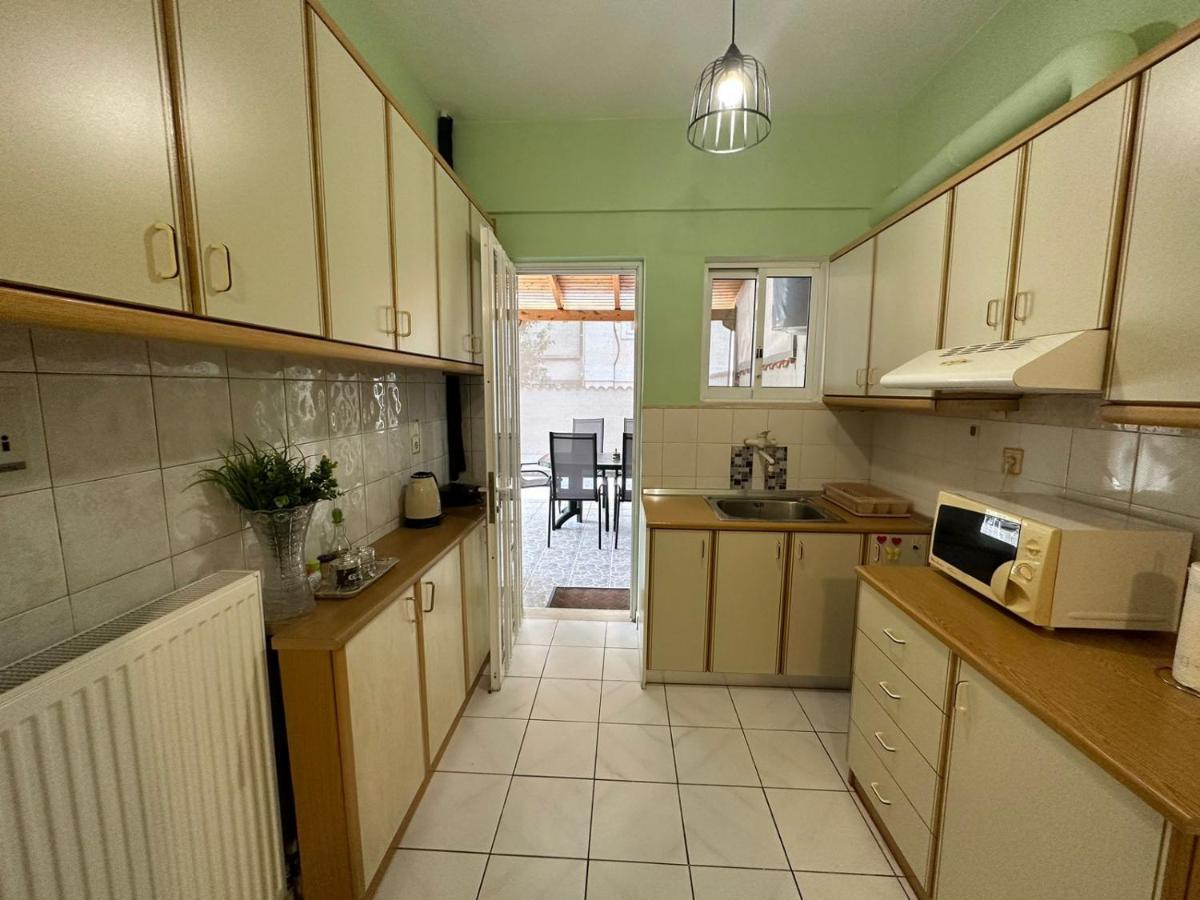 La Vita Apartments-Near Airport & Sea Артемида Екстериор снимка