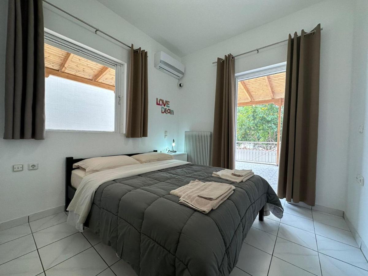 La Vita Apartments-Near Airport & Sea Артемида Екстериор снимка