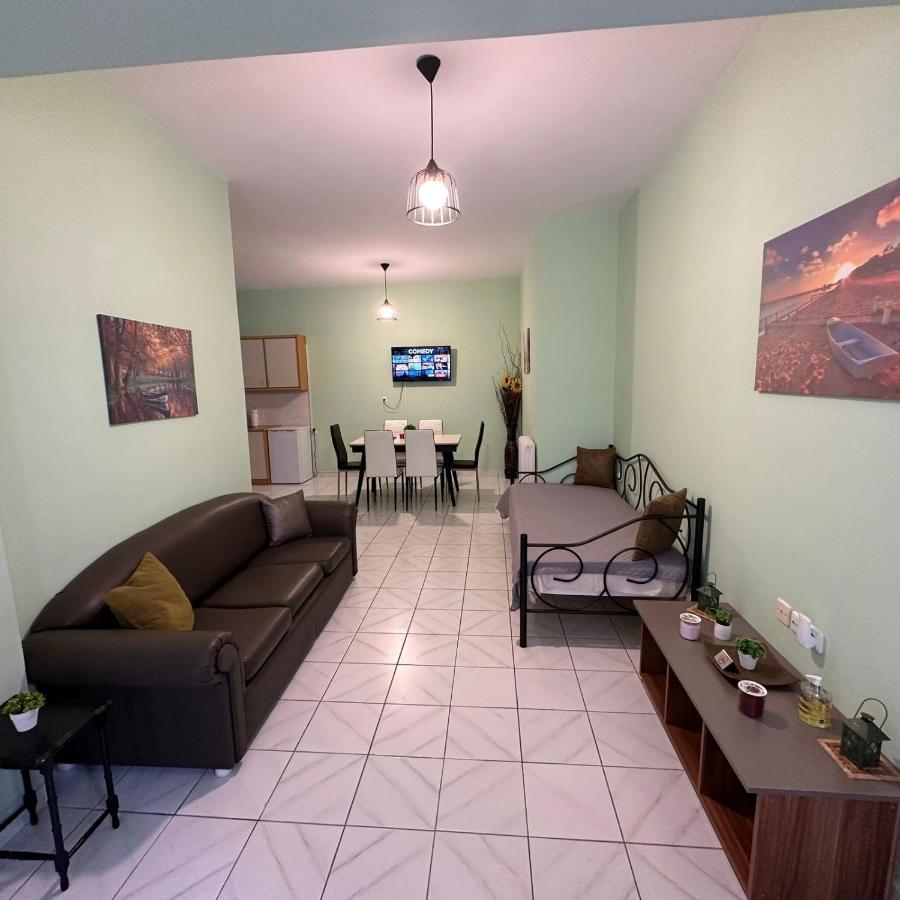 La Vita Apartments-Near Airport & Sea Артемида Екстериор снимка