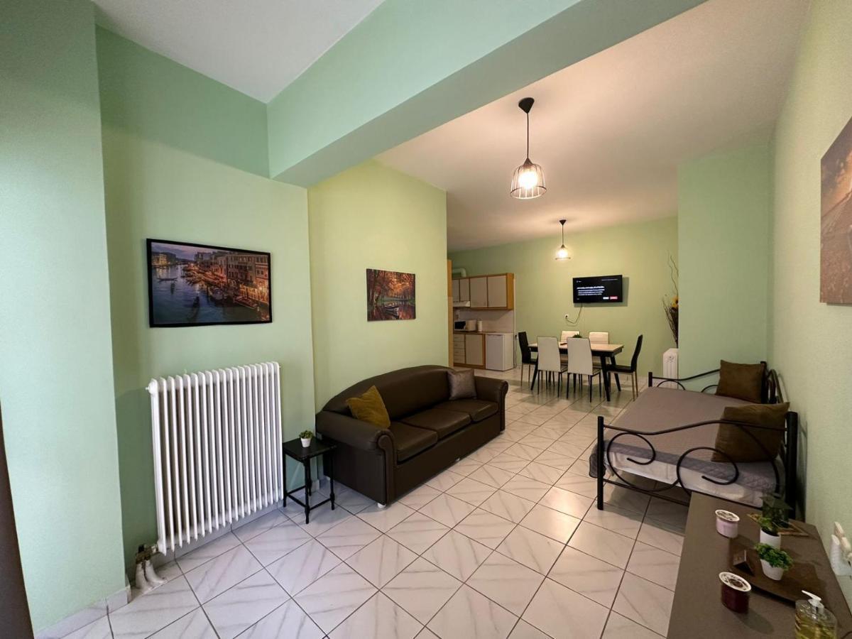 La Vita Apartments-Near Airport & Sea Артемида Екстериор снимка