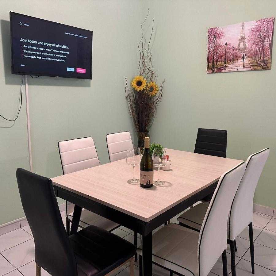 La Vita Apartments-Near Airport & Sea Артемида Екстериор снимка