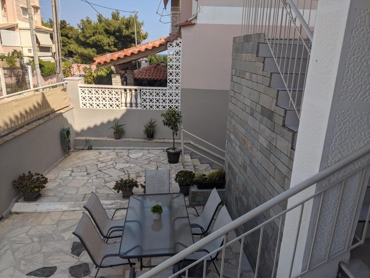 La Vita Apartments-Near Airport & Sea Артемида Екстериор снимка