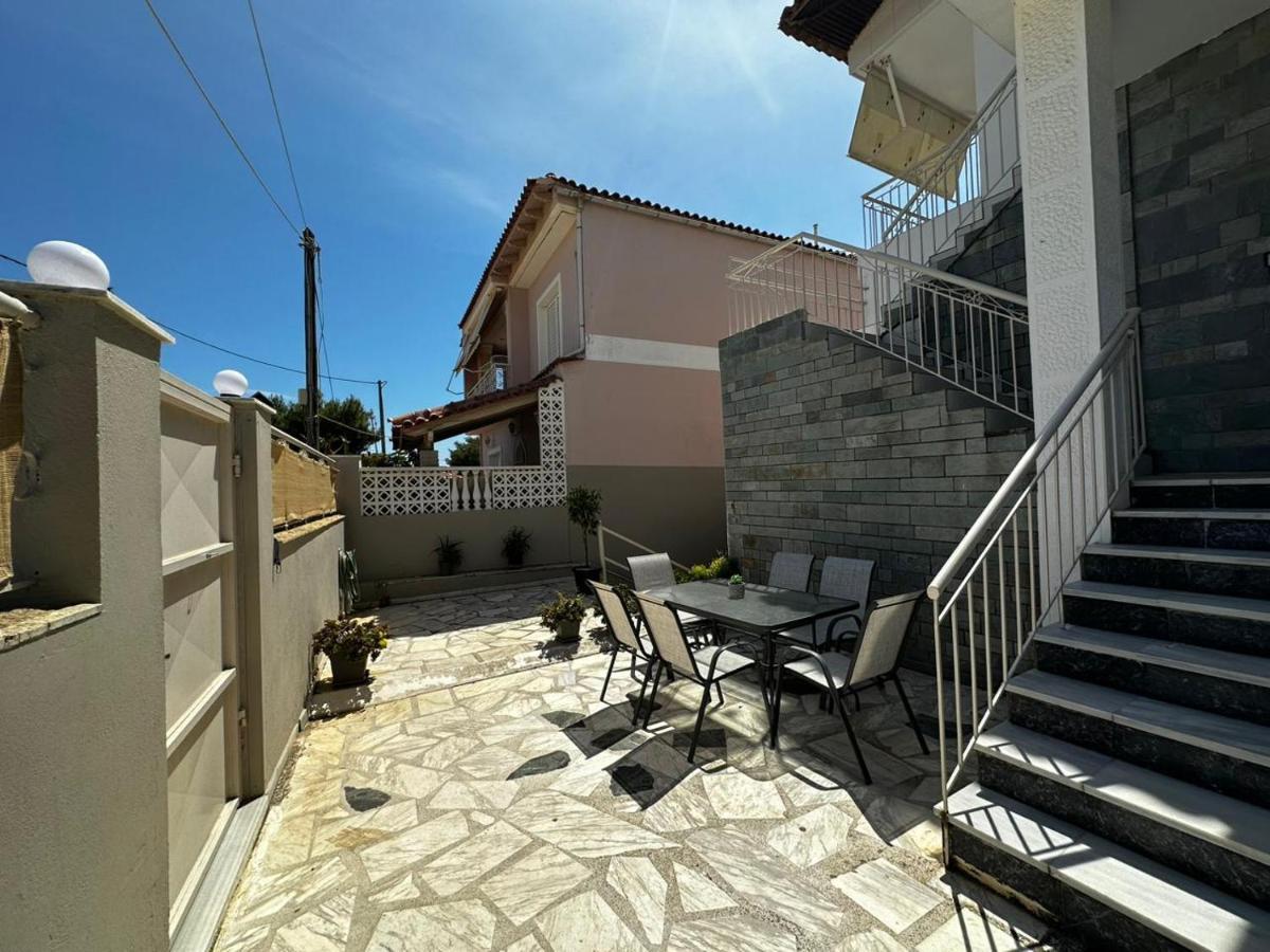 La Vita Apartments-Near Airport & Sea Артемида Екстериор снимка