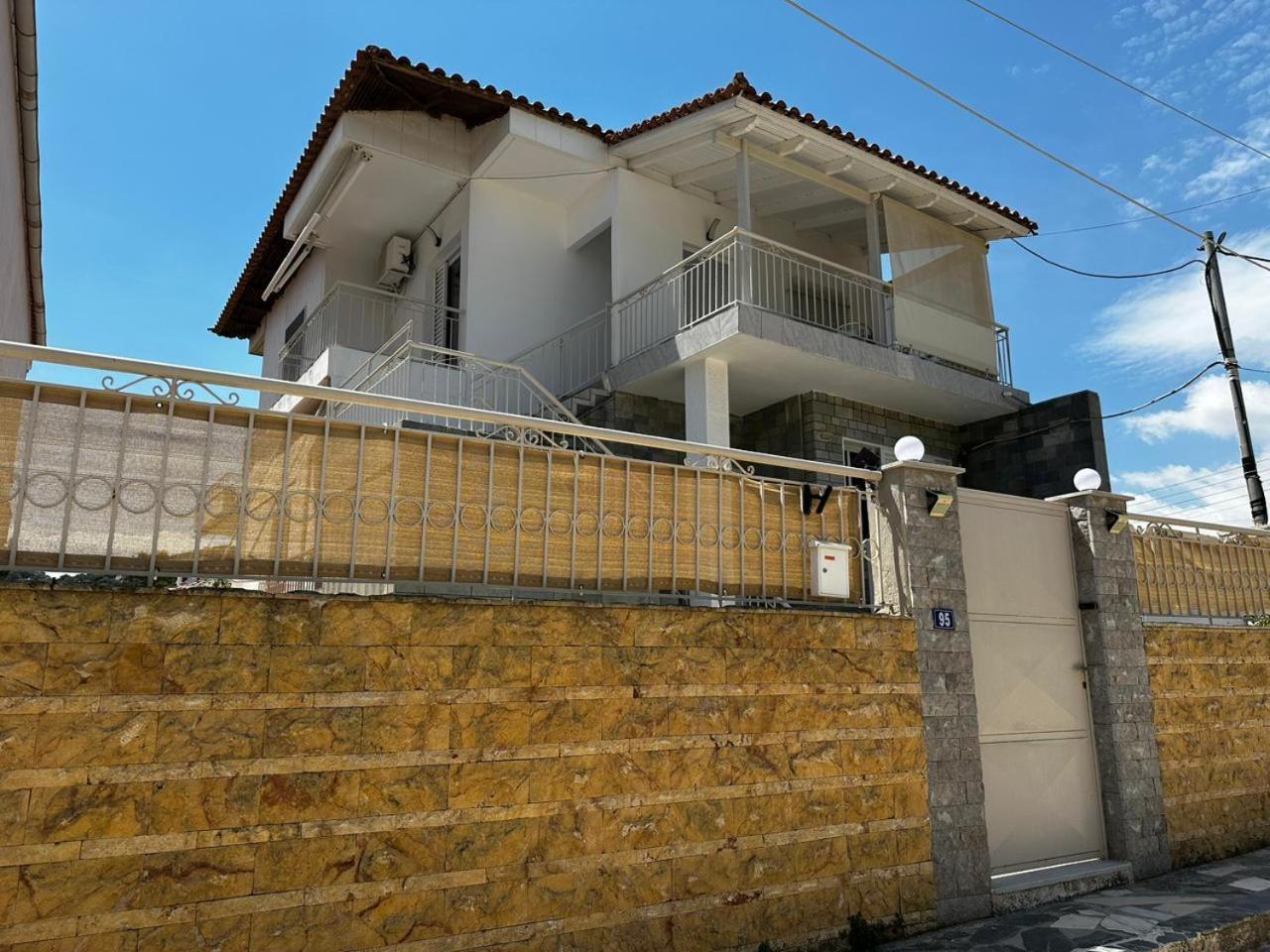 La Vita Apartments-Near Airport & Sea Артемида Стая снимка