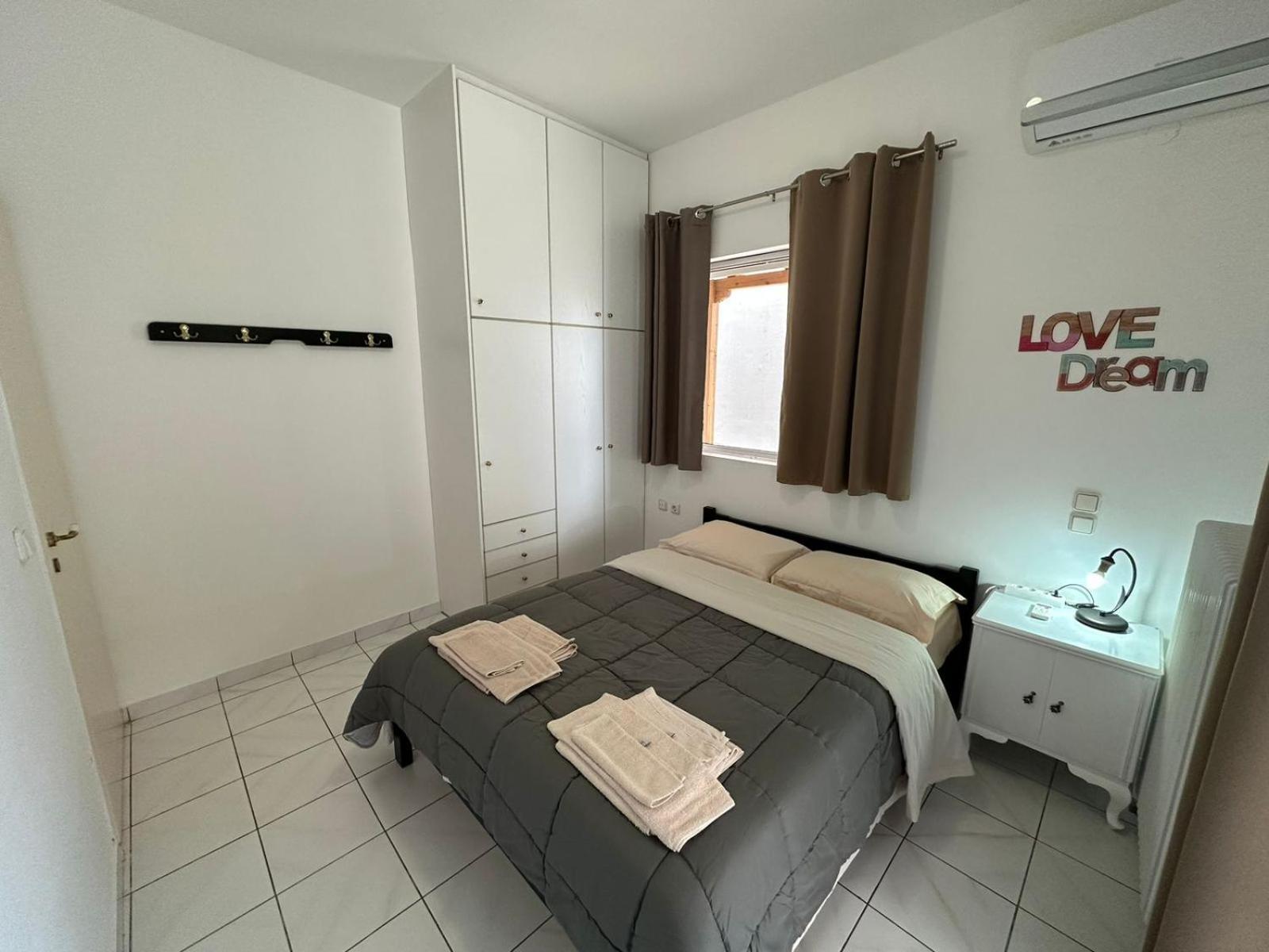 La Vita Apartments-Near Airport & Sea Артемида Стая снимка